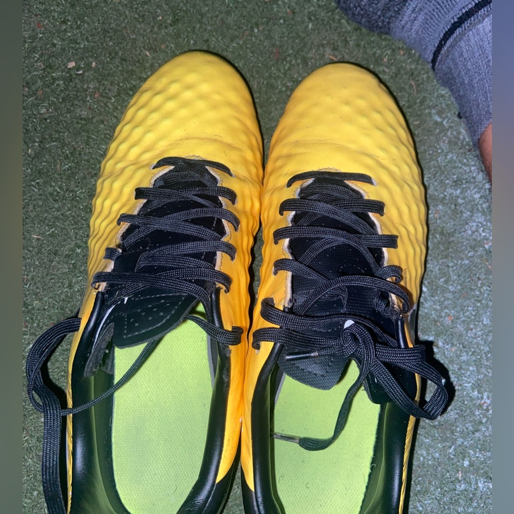 Nike magista